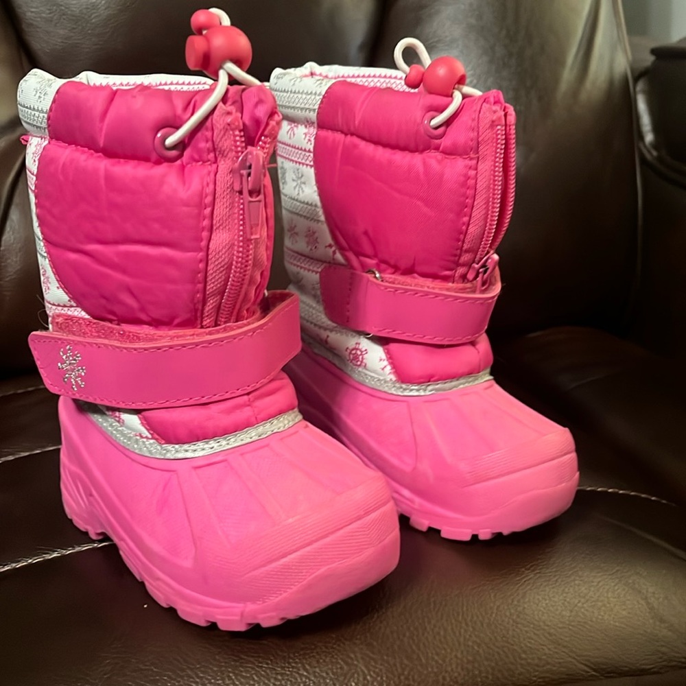 Gently used lined snow boots.